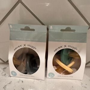 4 snuggle me pacifiers 0-6 months- NWT